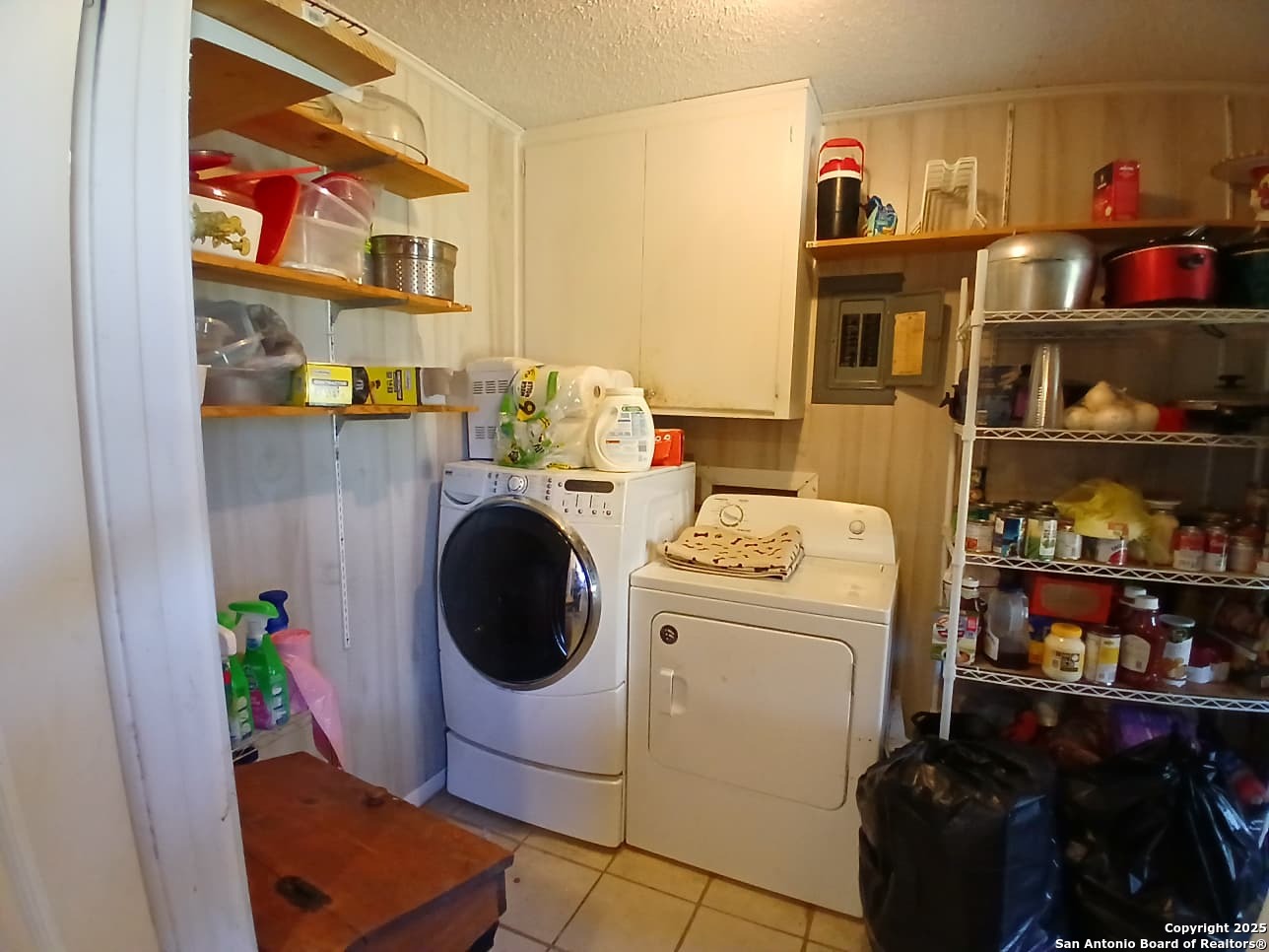 706 Thomaston River Road Cuero, TX 77954 - Photo 22 of 46 a utility room with dryer and washer