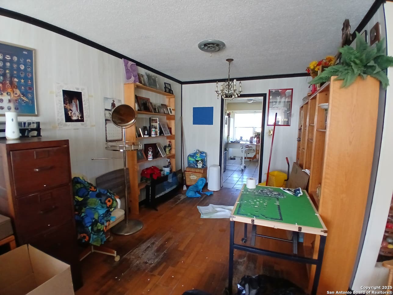 706 Thomaston River Road Cuero, TX 77954 - Photo 30 of 46 a living room with furniture and a window