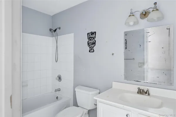 $625,000 | 6 1st Avenue, Holtsville, NY 11742