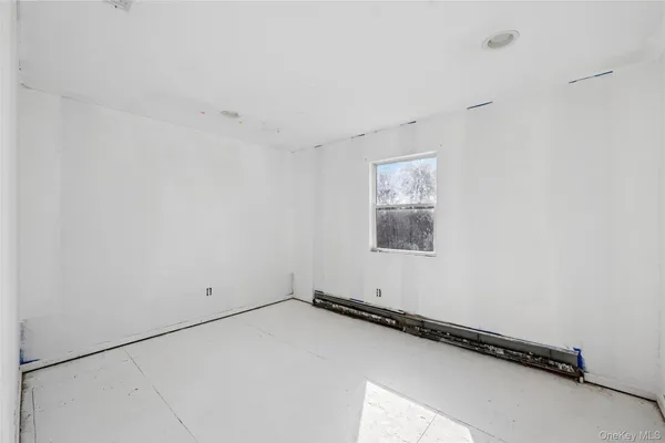 $625,000 | 6 1st Avenue, Holtsville, NY 11742