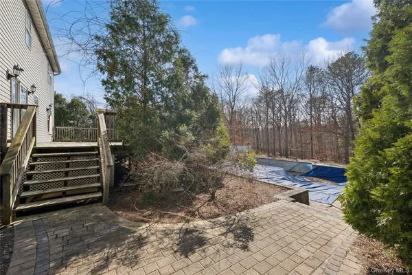 $625,000 | 6 1st Avenue, Holtsville, NY 11742