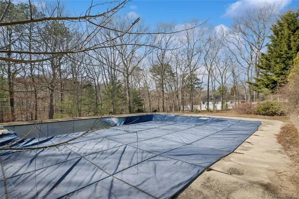 $625,000 | 6 1st Avenue, Holtsville, NY 11742