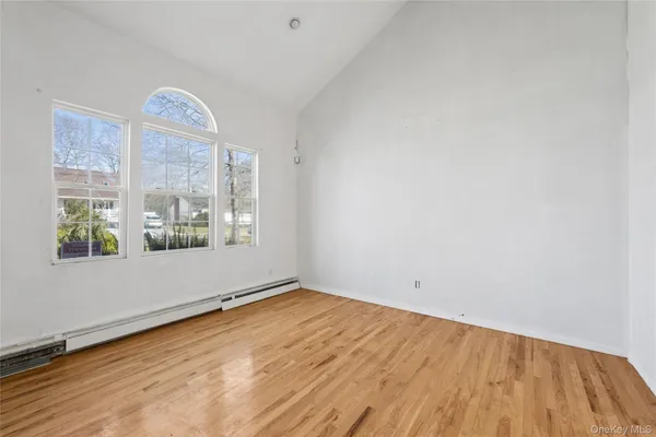 $625,000 | 6 1st Avenue, Holtsville, NY 11742