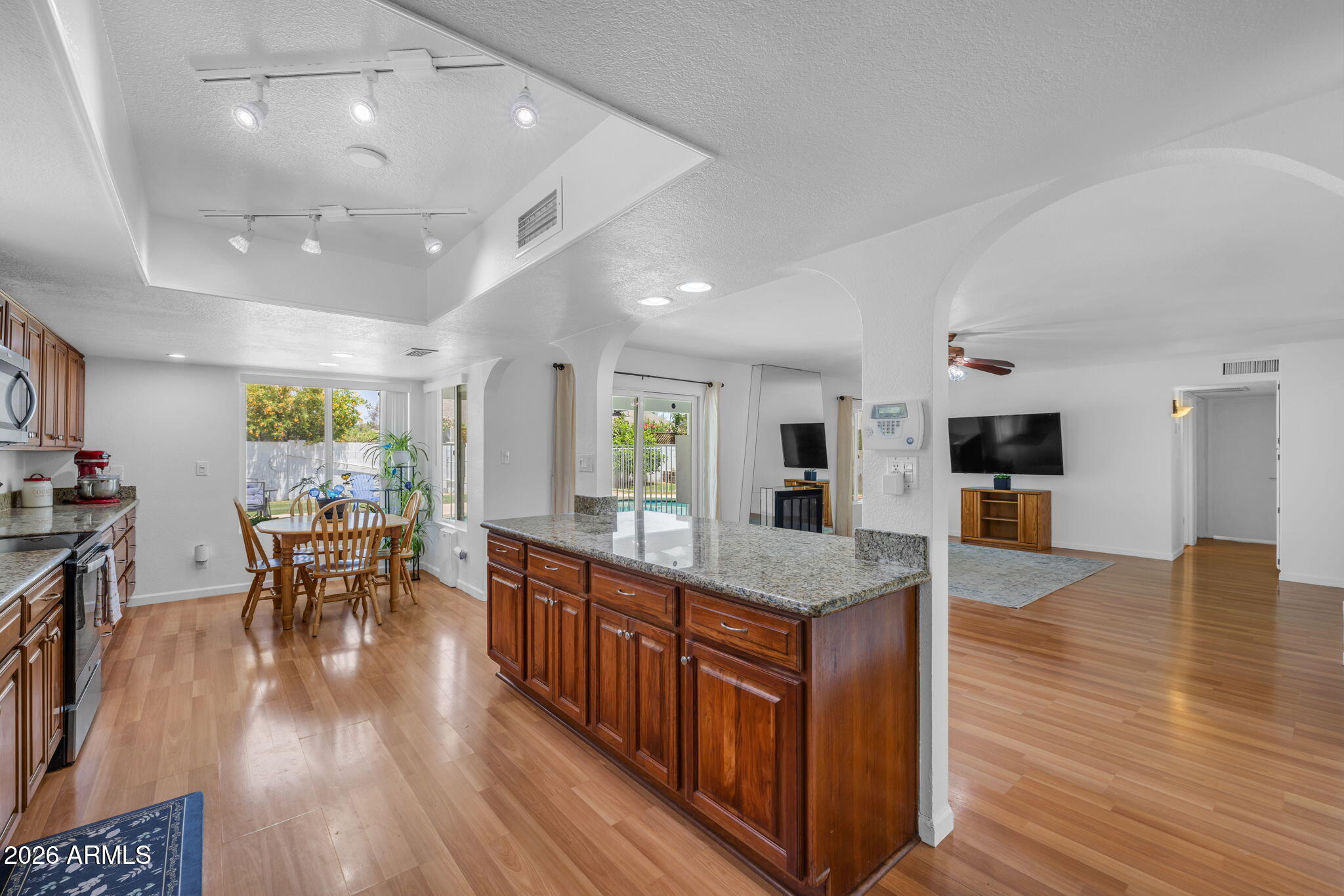 4910 East Presidio Road Scottsdale, AZ 85254 - Photo 22 of 57 Open, Light & Airy