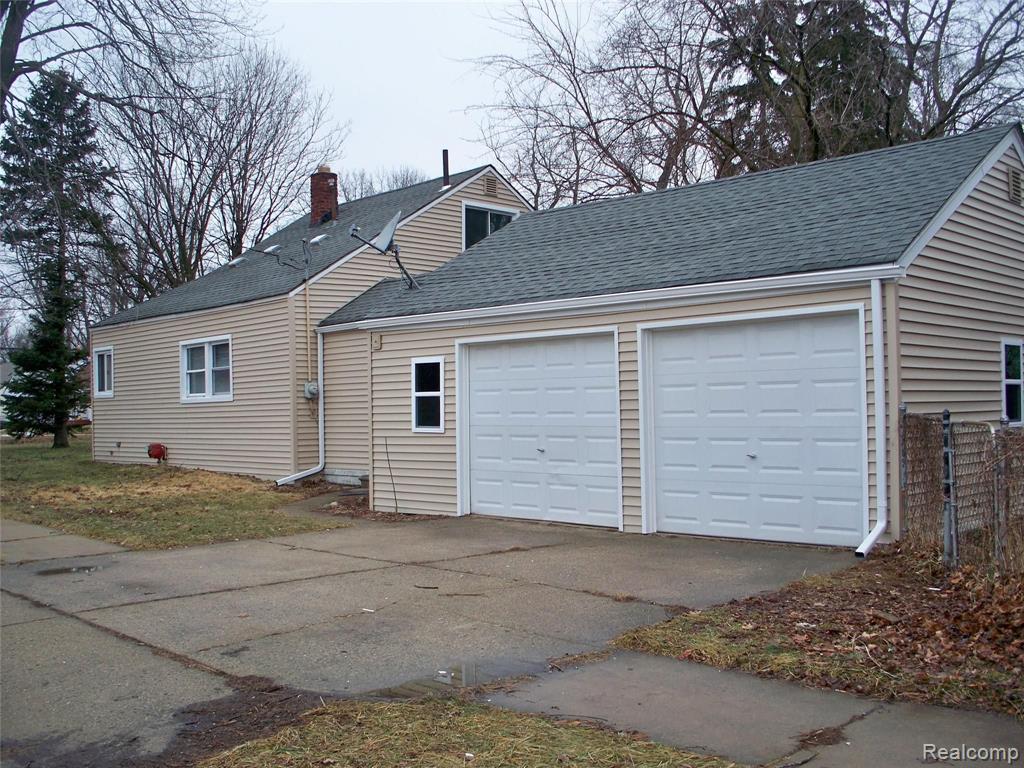 4002 Rochester Road Royal Oak, MI 48073 - Photo 3 of 24
