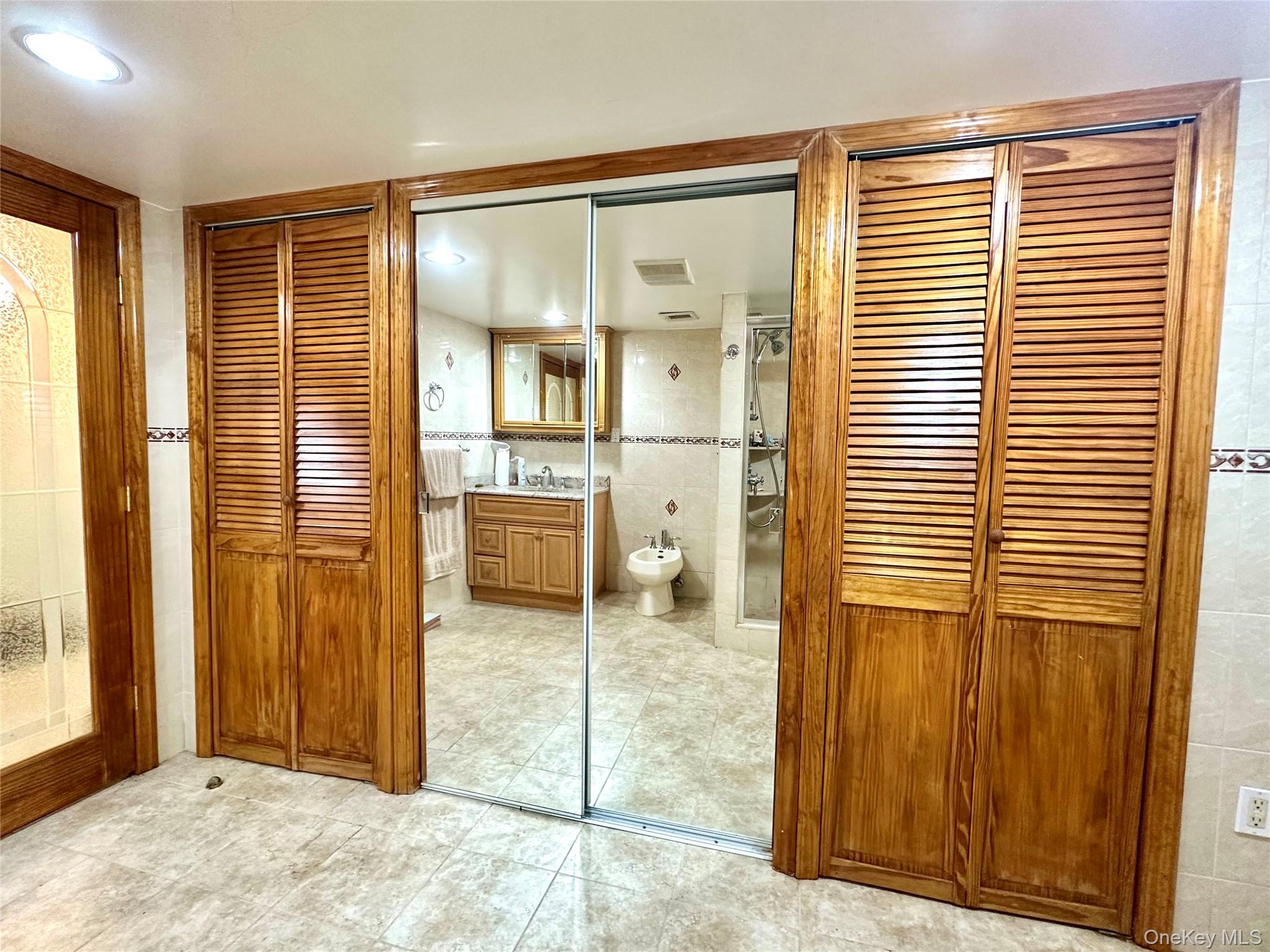 1027 Windermere Road Franklin Square, NY 11010 - Photo 32 of 43 a view of a livingroom with a bathroom