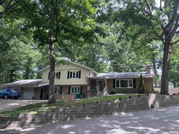 $340,000 | 6813 South Stephenson Lane, Dawson, IL 62520