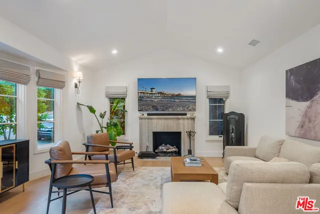 $14,000 | 1948 North Curson Avenue, Los Angeles, CA 90046