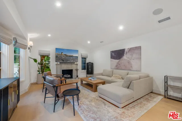 $14,000 | 1948 North Curson Avenue, Los Angeles, CA 90046