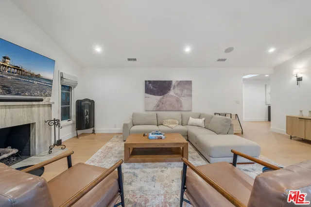 $14,000 | 1948 North Curson Avenue, Los Angeles, CA 90046