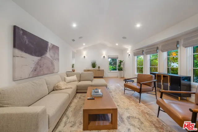 $14,000 | 1948 North Curson Avenue, Los Angeles, CA 90046