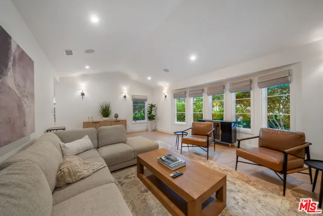 $14,000 | 1948 North Curson Avenue, Los Angeles, CA 90046