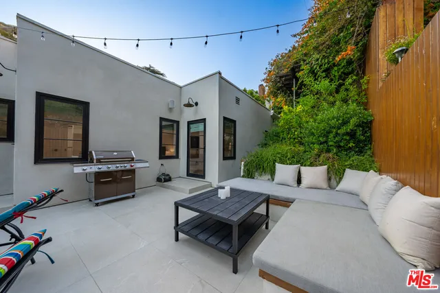 $14,000 | 1948 North Curson Avenue, Los Angeles, CA 90046