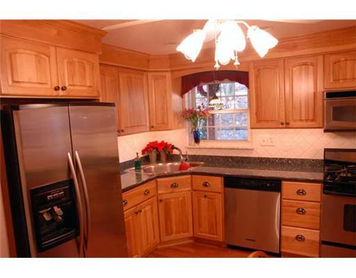 1171 Lindsay Road Carnegie, PA 15106 - Photo 3 of 13 Kitchen.