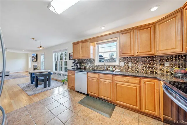 $494,950 | 7915 Lanasey Drive, Roanoke, VA 24019