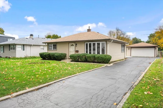 $2,800 | 3604 Owl Drive, Rolling Meadows, IL 60008