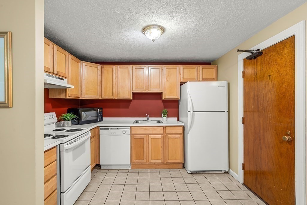 17 Davis Road, Unit B7 Acton, MA 01720 - Photo 8 of 24 Gallery Image 8