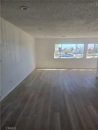 $2,000 | 11742 Jacaranda Avenue, Hesperia, CA 92345