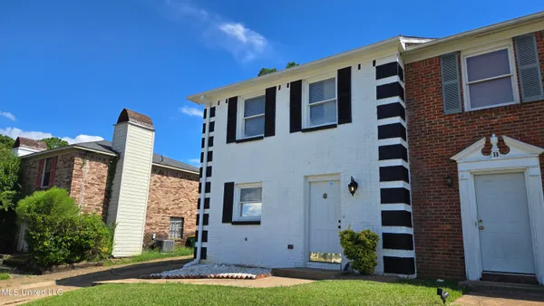 $1,900 | 933 Glastonbury Circle, Unit A, Ridgeland, MS 39157