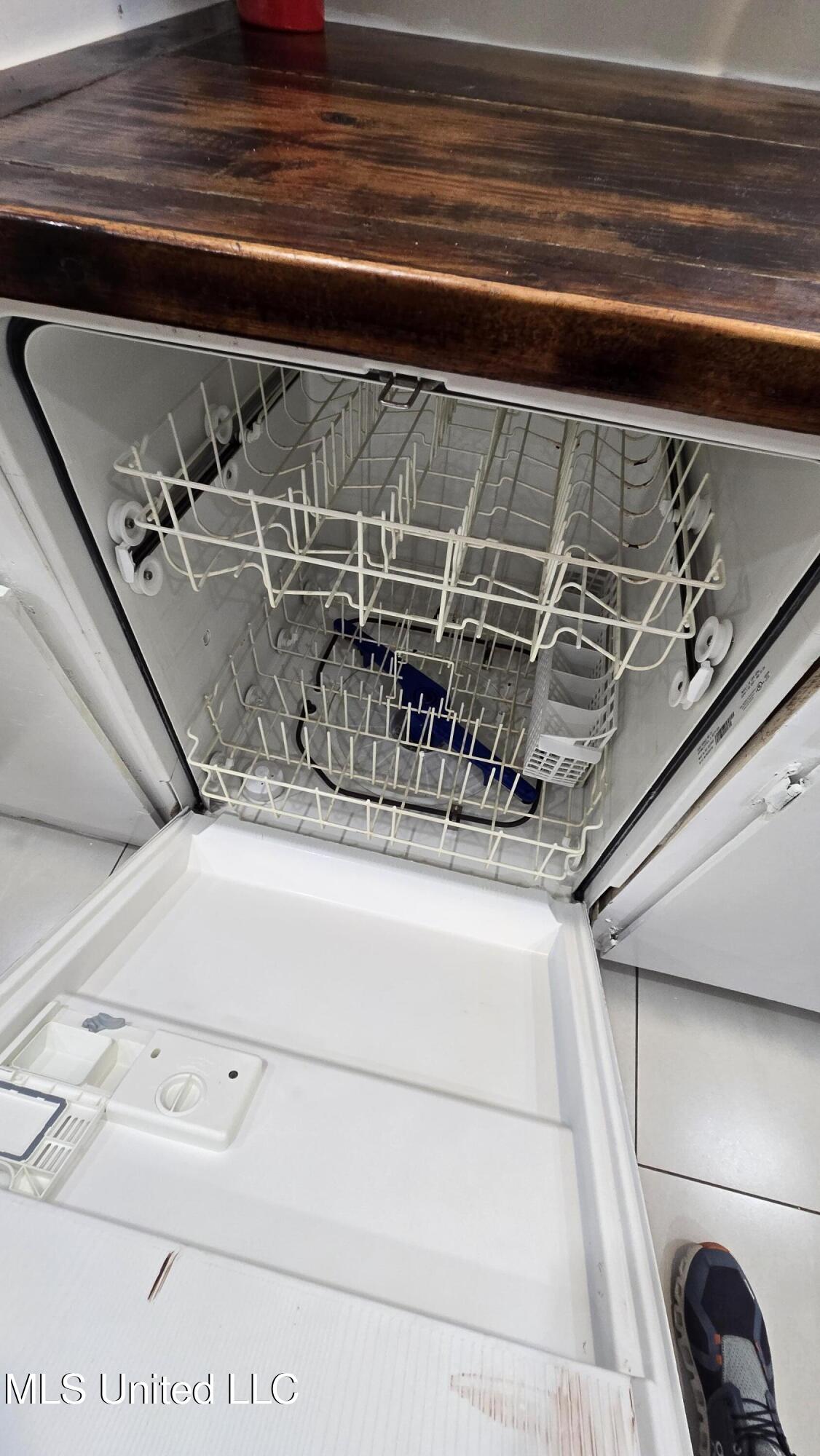 933 Glastonbury Circle, Unit A Ridgeland, MS 39157 - Photo 12 of 62 20250811_153749