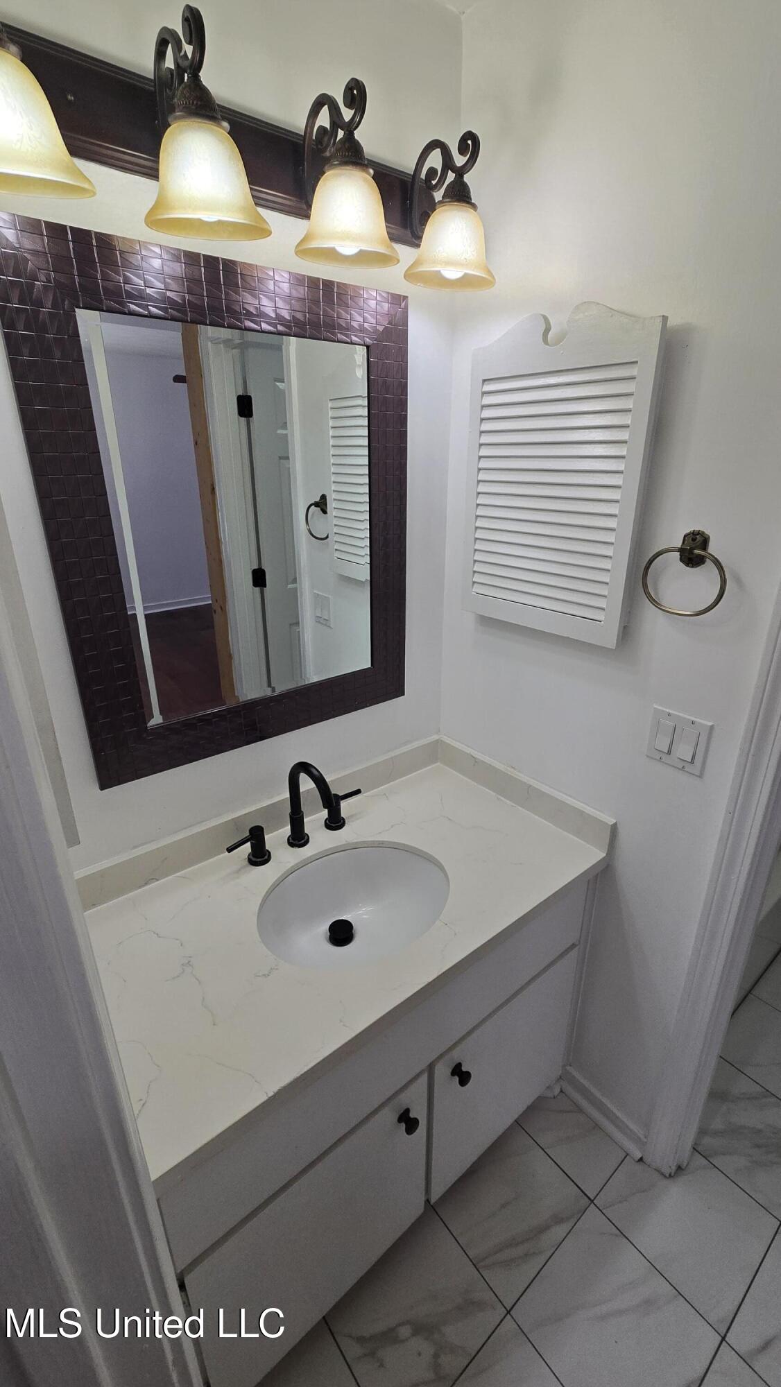 933 Glastonbury Circle, Unit A Ridgeland, MS 39157 - Photo 27 of 62 20250811_153925