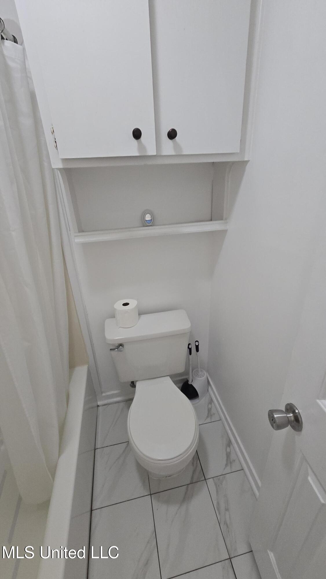 933 Glastonbury Circle, Unit A Ridgeland, MS 39157 - Photo 30 of 62 20250811_153935