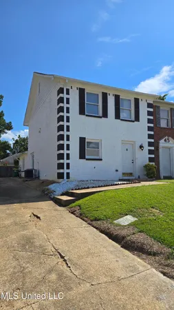 $1,900 | 933 Glastonbury Circle, Unit A, Ridgeland, MS 39157
