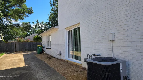 $1,900 | 933 Glastonbury Circle, Unit A, Ridgeland, MS 39157