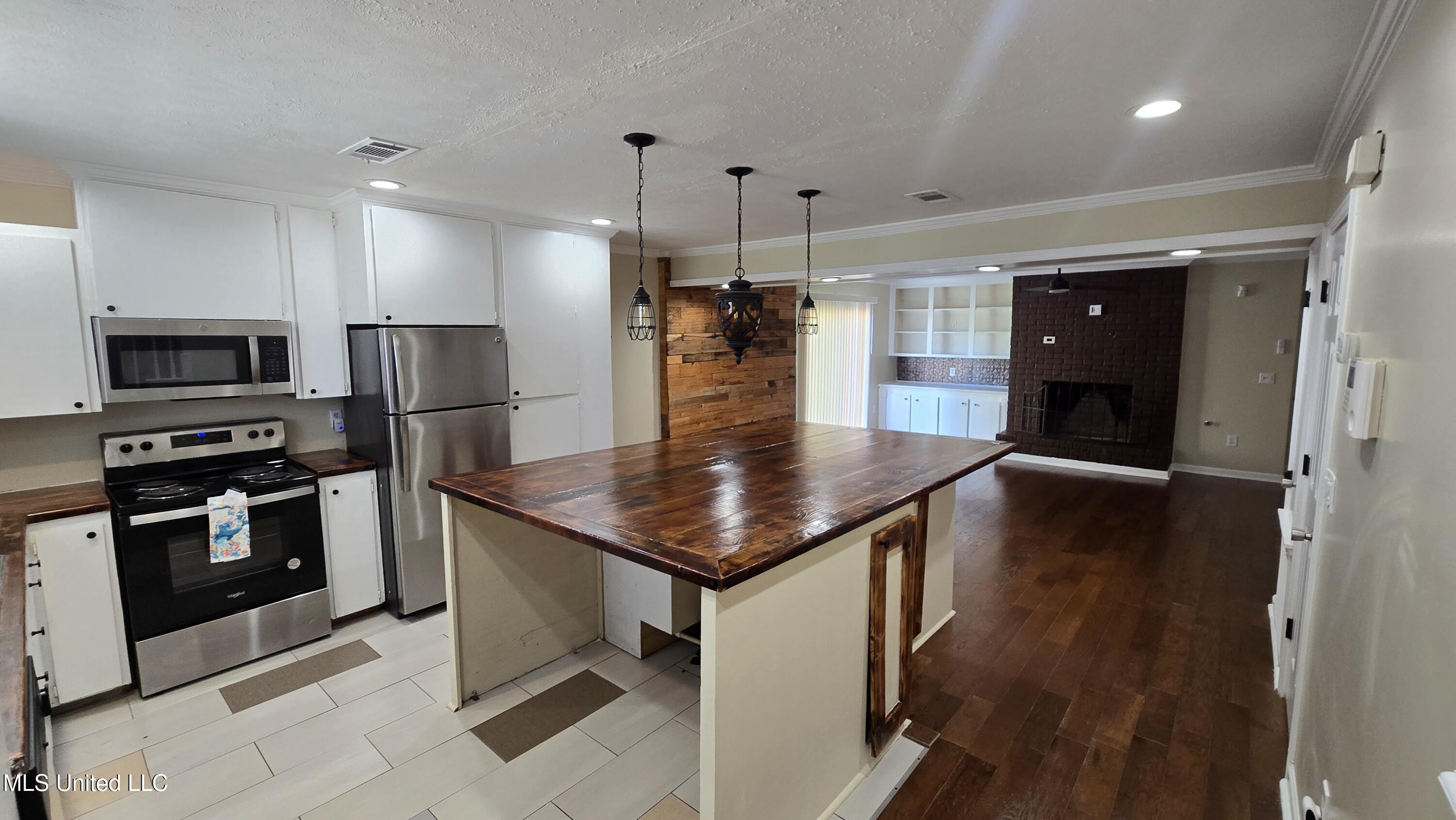 933 Glastonbury Circle, Unit A Ridgeland, MS 39157 - Photo 8 of 62 20250811_153726