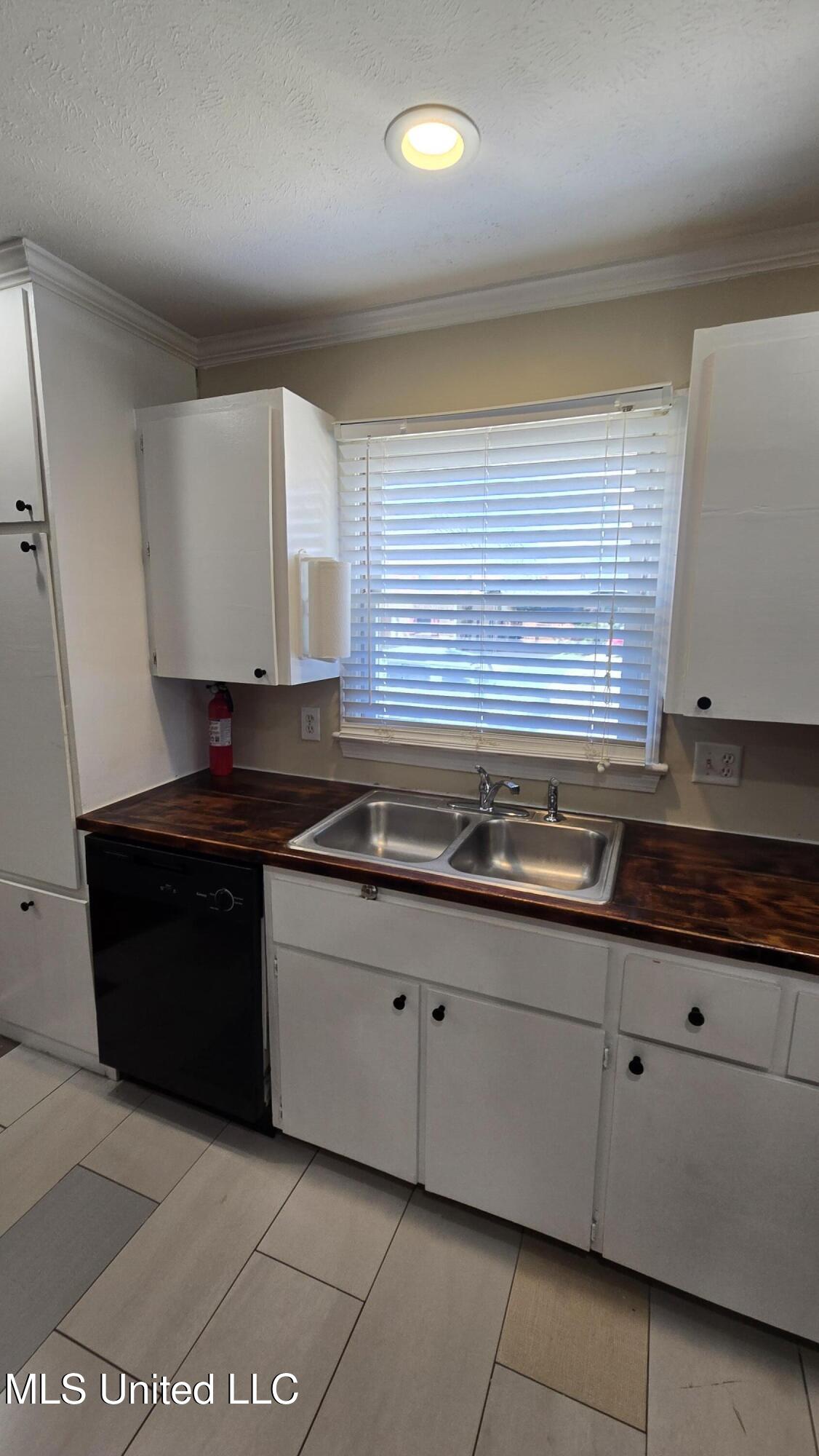 933 Glastonbury Circle, Unit A Ridgeland, MS 39157 - Photo 10 of 62 20250811_153742