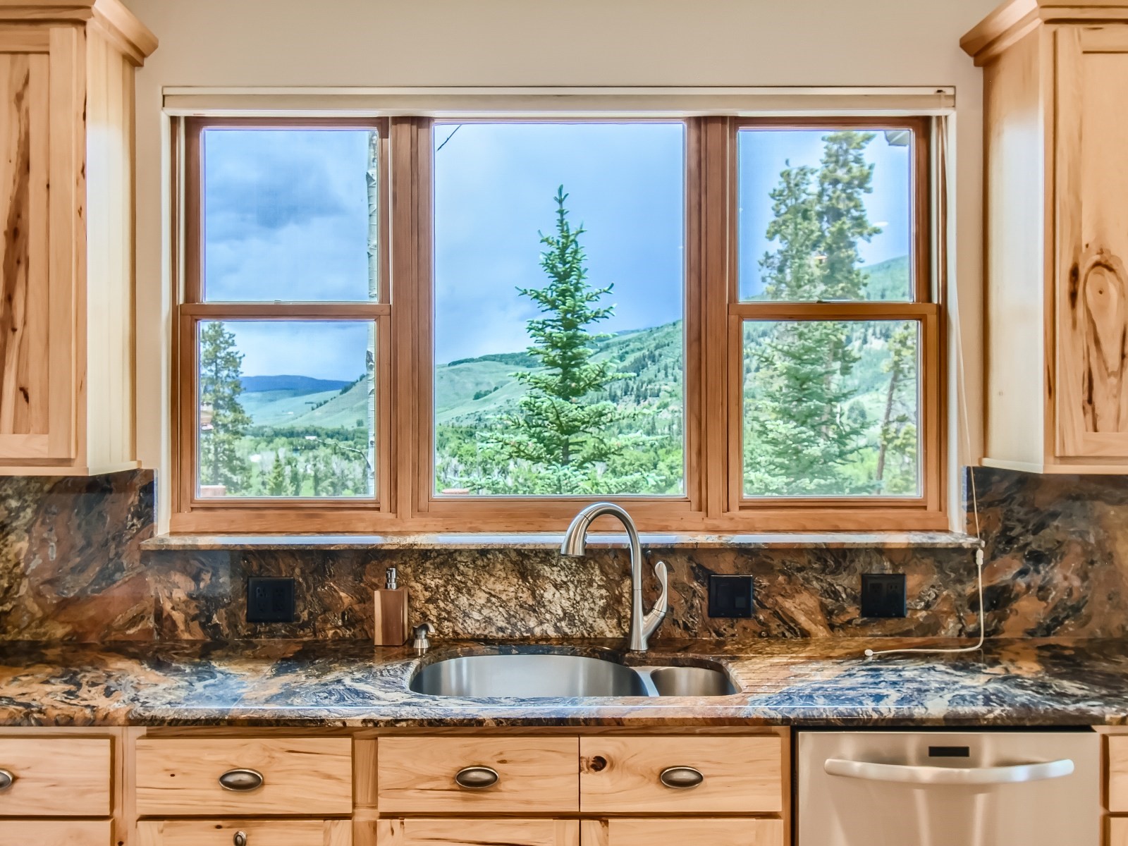 175 Game Trail Road Silverthorne, CO 80498 - Photo 12 of 34 Kitchen view