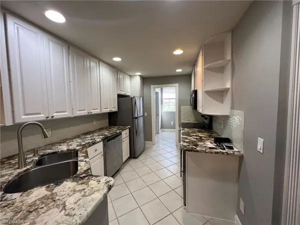 $2,800 | 5365 Cove Circle, Unit 125, Naples, FL 34119