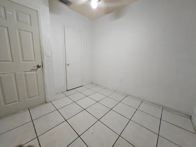 a view of a utility room