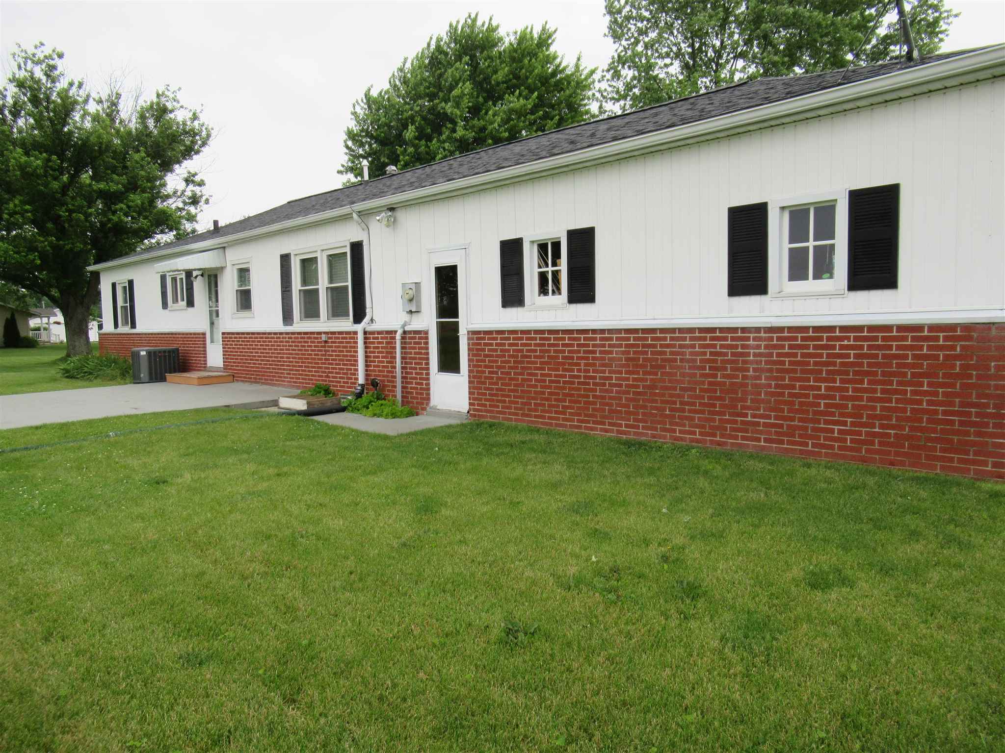 4143 West Division Road Huntington, IN 46750 - Photo 12 of 14 Gallery Image 12