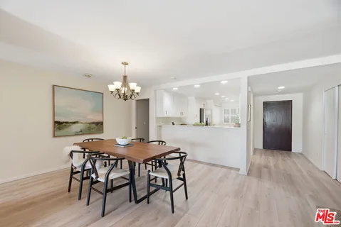 $1,599,000 | 700 Esplanade, Unit 30, Redondo Beach, CA 90277