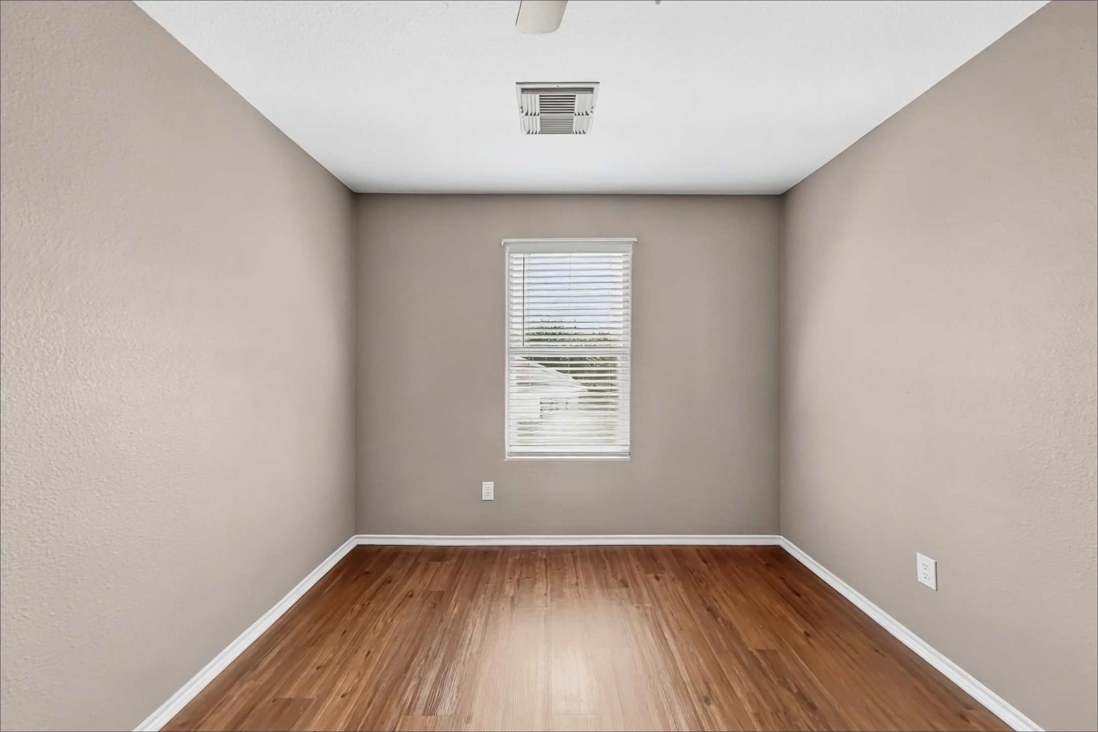 504 Leaf Cluster Court East Conroe, TX 77301 - Photo 8 of 16