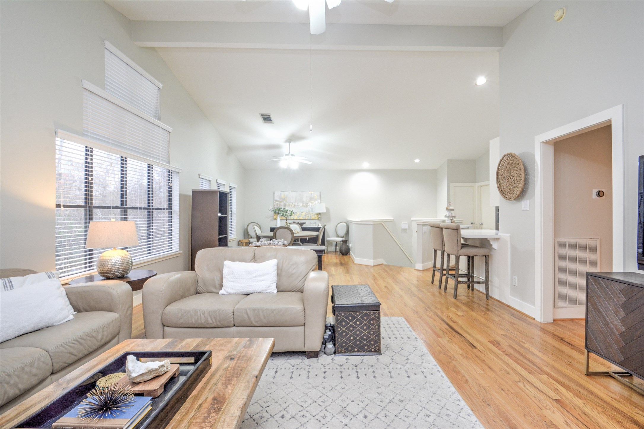 5225 Cornish Street, Unit 1 Houston, TX 77007 - Photo 12 of 22 a living room with furniture and a table