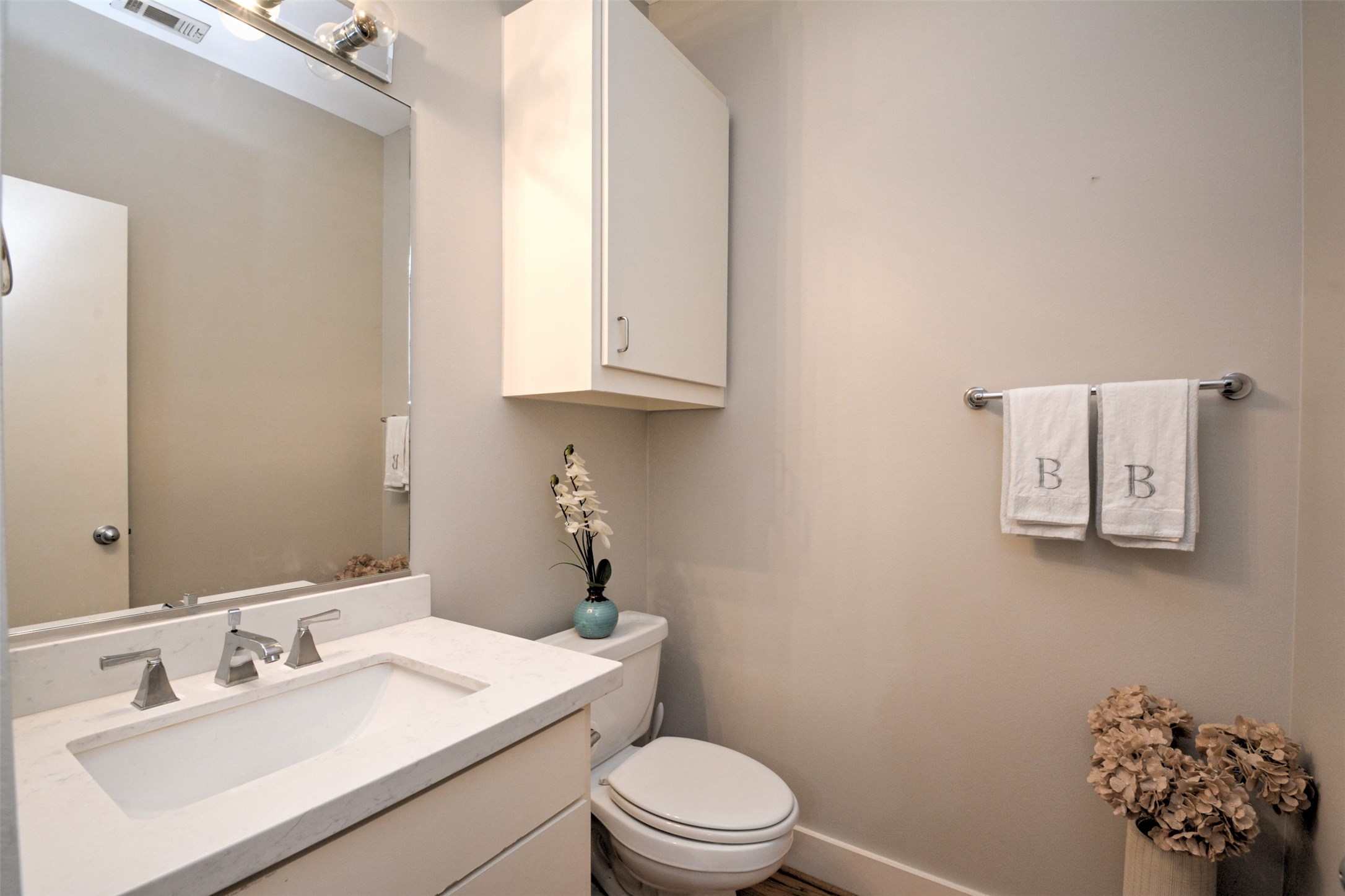 5225 Cornish Street, Unit 1 Houston, TX 77007 - Photo 15 of 22 a bathroom with a sink a toilet and mirror