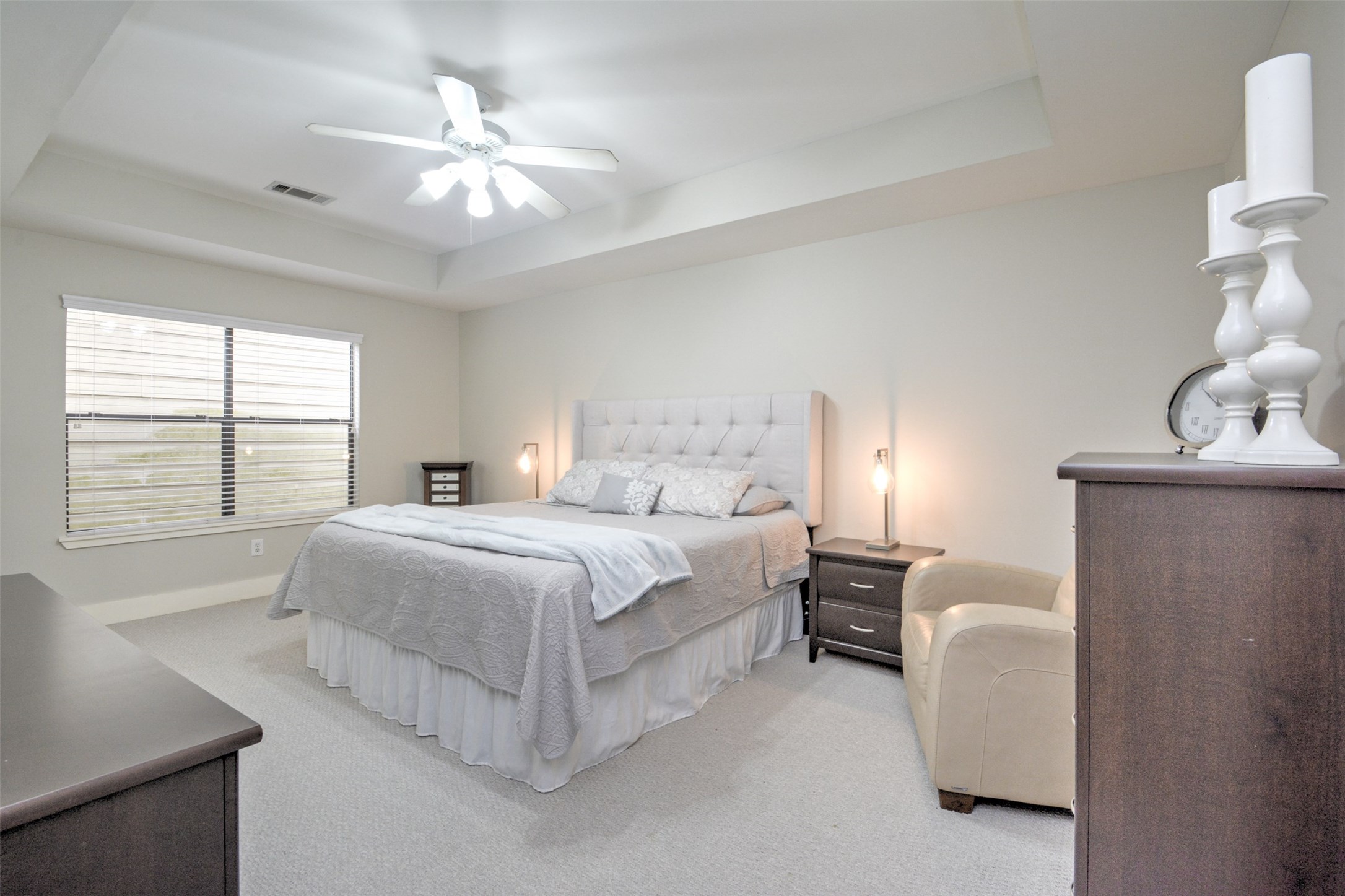 5225 Cornish Street, Unit 1 Houston, TX 77007 - Photo 16 of 22 a bedroom with bed and window