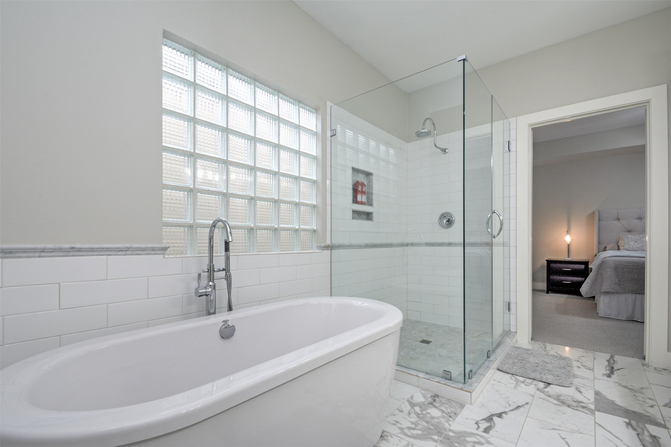 5225 Cornish Street, Unit 1 Houston, TX 77007 - Photo 21 of 22 a bathroom with a bathtub and a shower