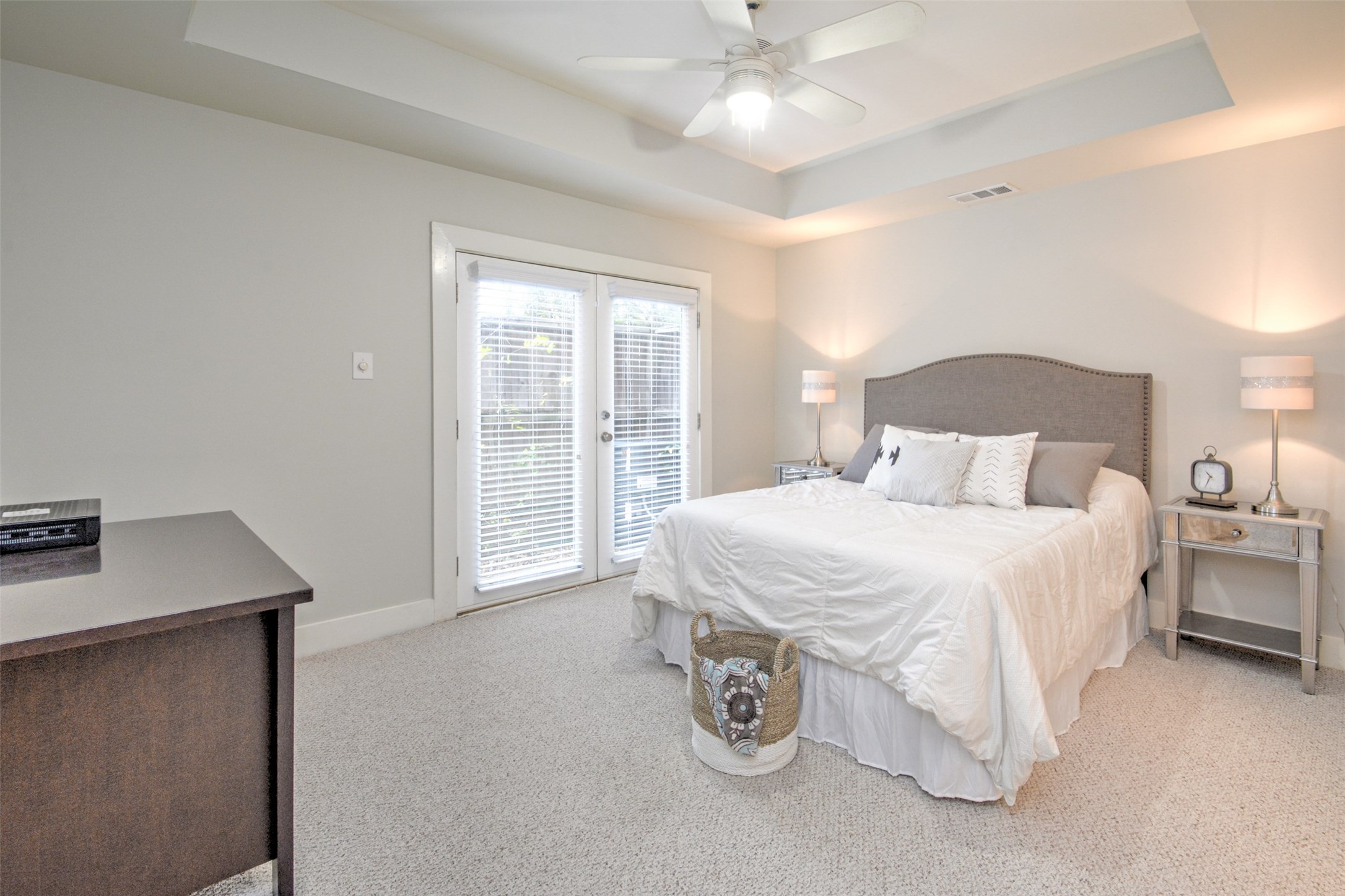 5225 Cornish Street, Unit 1 Houston, TX 77007 - Photo 5 of 22 a bedroom with a bed and a chandelier