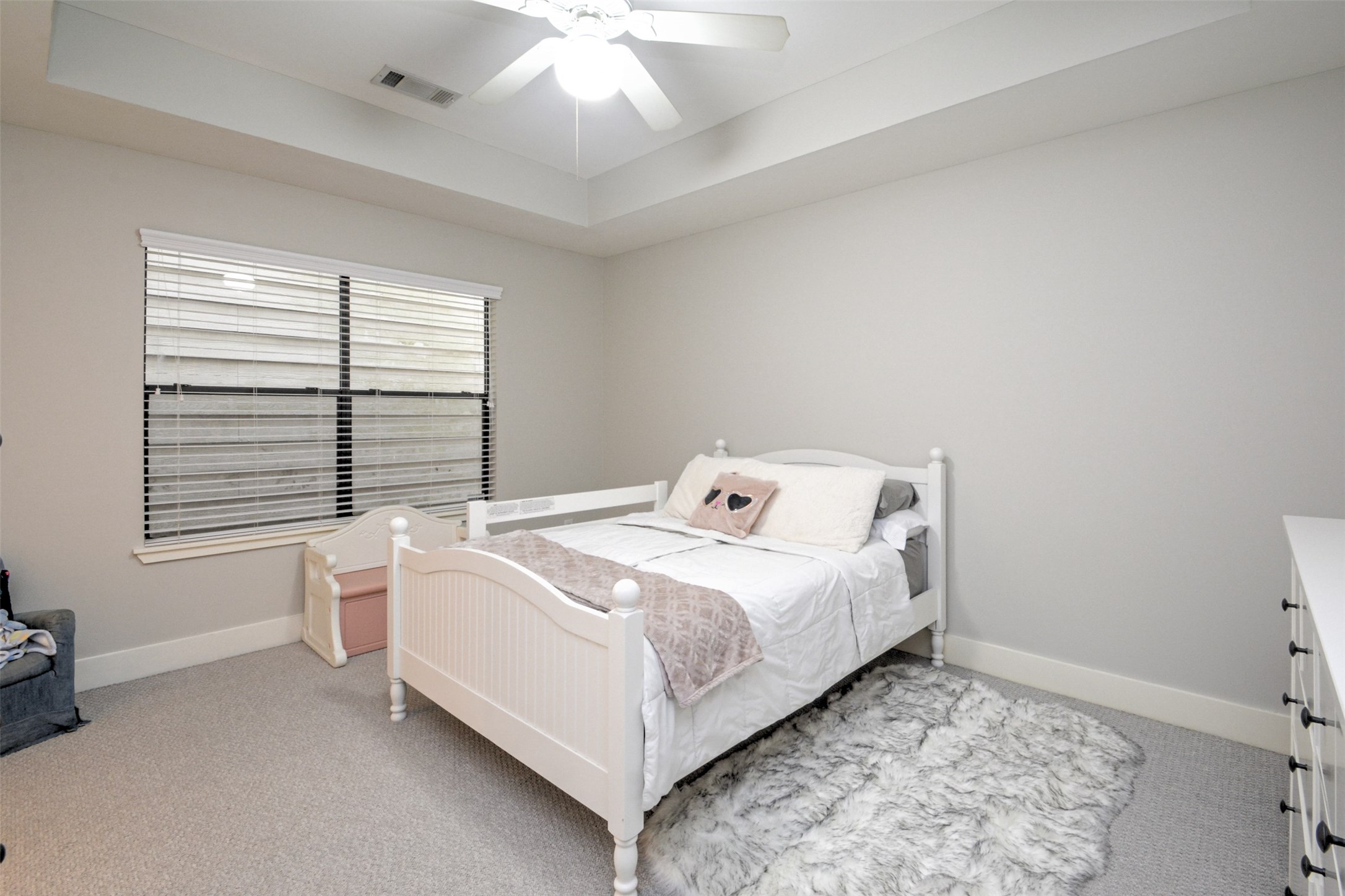 5225 Cornish Street, Unit 1 Houston, TX 77007 - Photo 6 of 22 a bed sitting in a bedroom next to a window