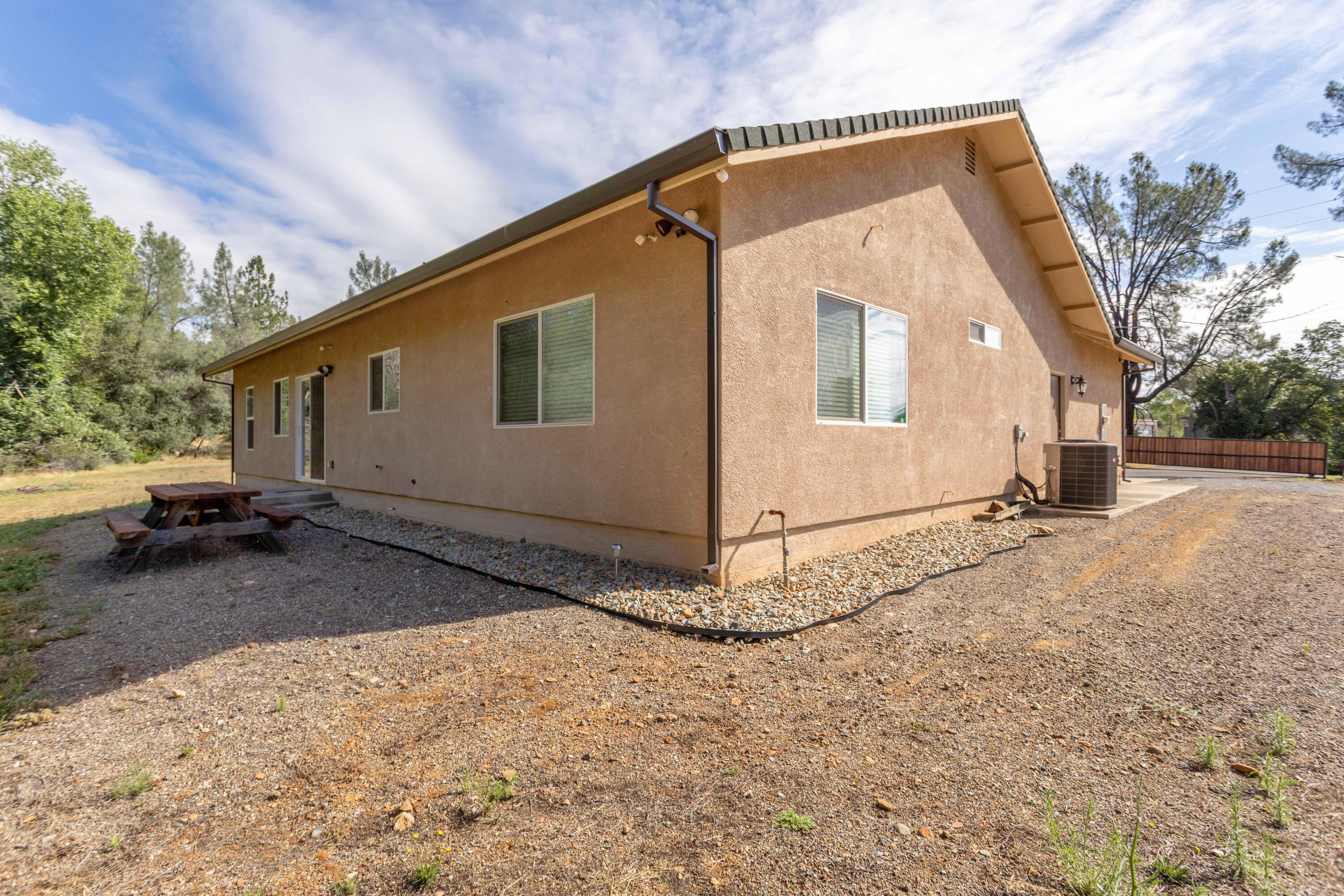 12818 Newtown Road Redding, CA 96003 - Photo 22 of 25 254A9515