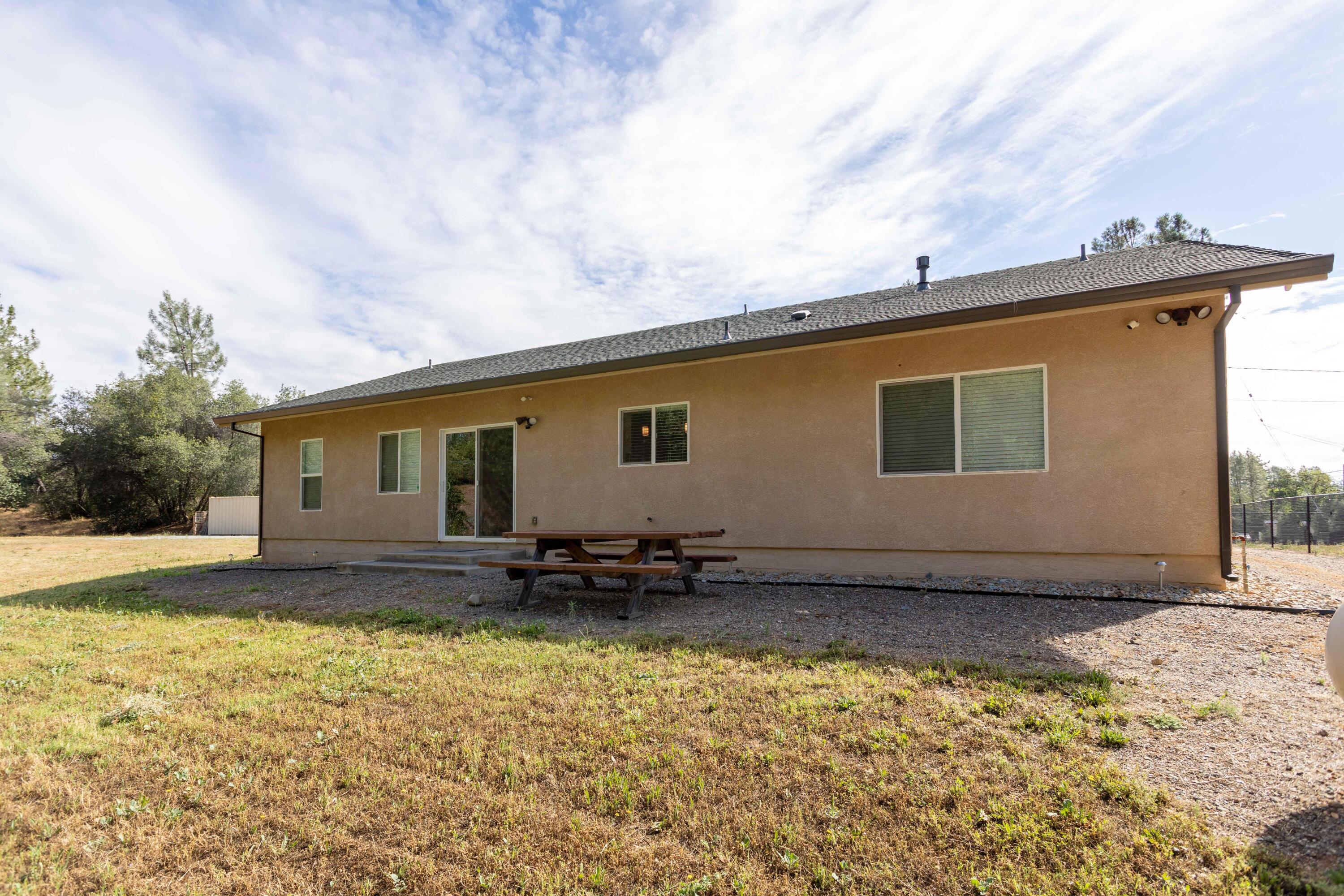 12818 Newtown Road Redding, CA 96003 - Photo 23 of 25 254A9514