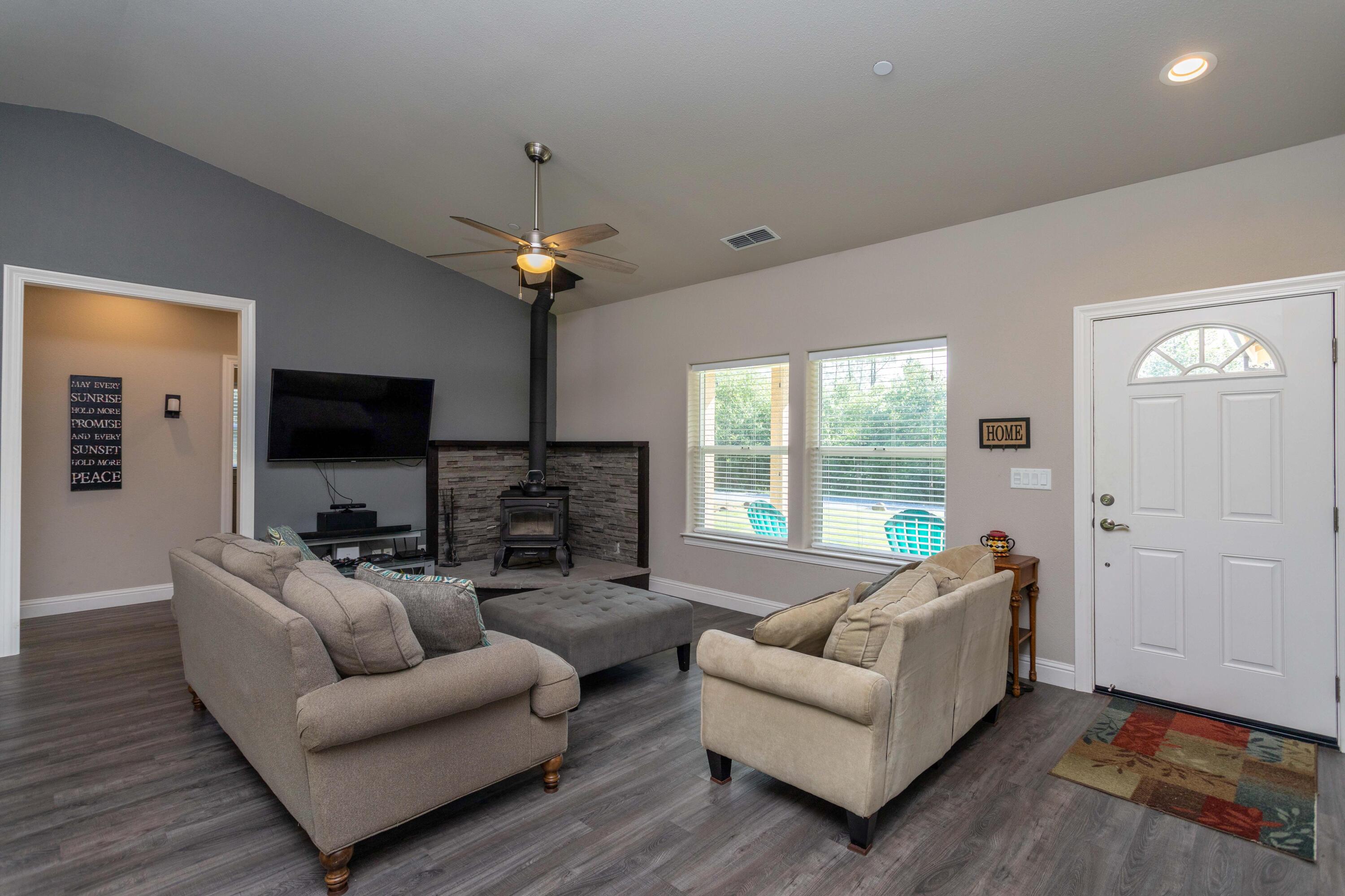 12818 Newtown Road Redding, CA 96003 - Photo 5 of 25 254A9479