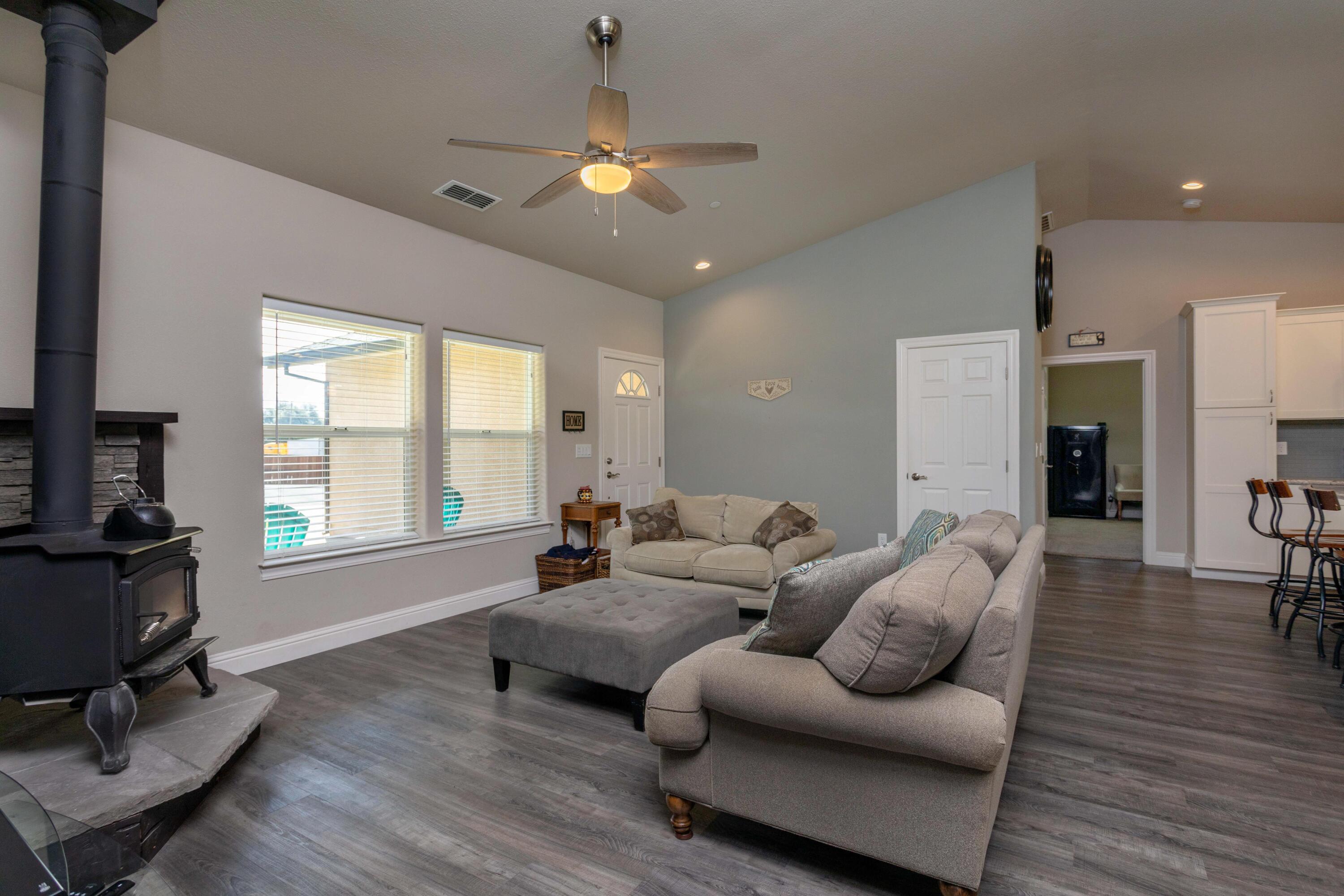 12818 Newtown Road Redding, CA 96003 - Photo 6 of 25 254A9484