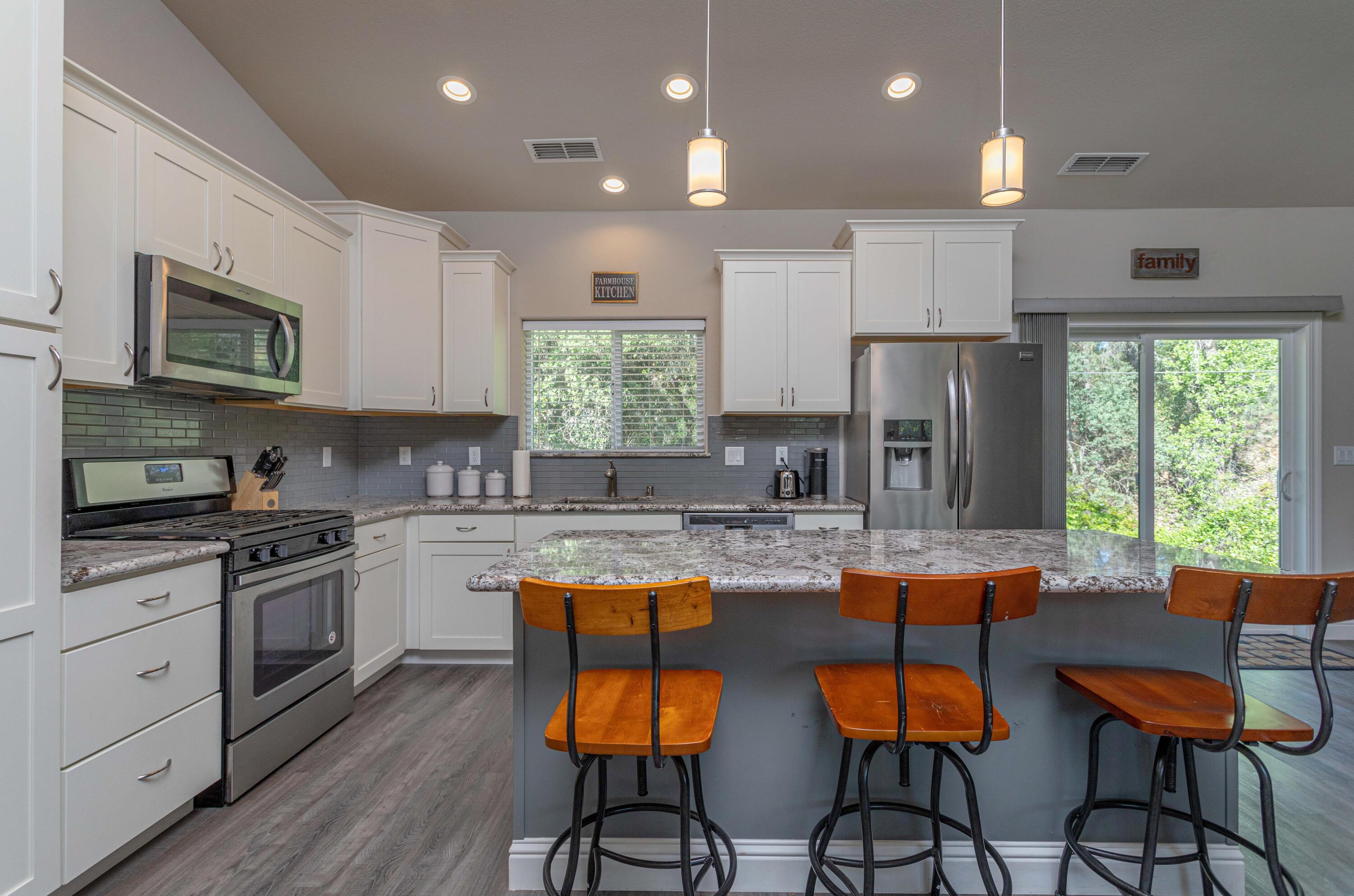 12818 Newtown Road Redding, CA 96003 - Photo 8 of 25 254A9488