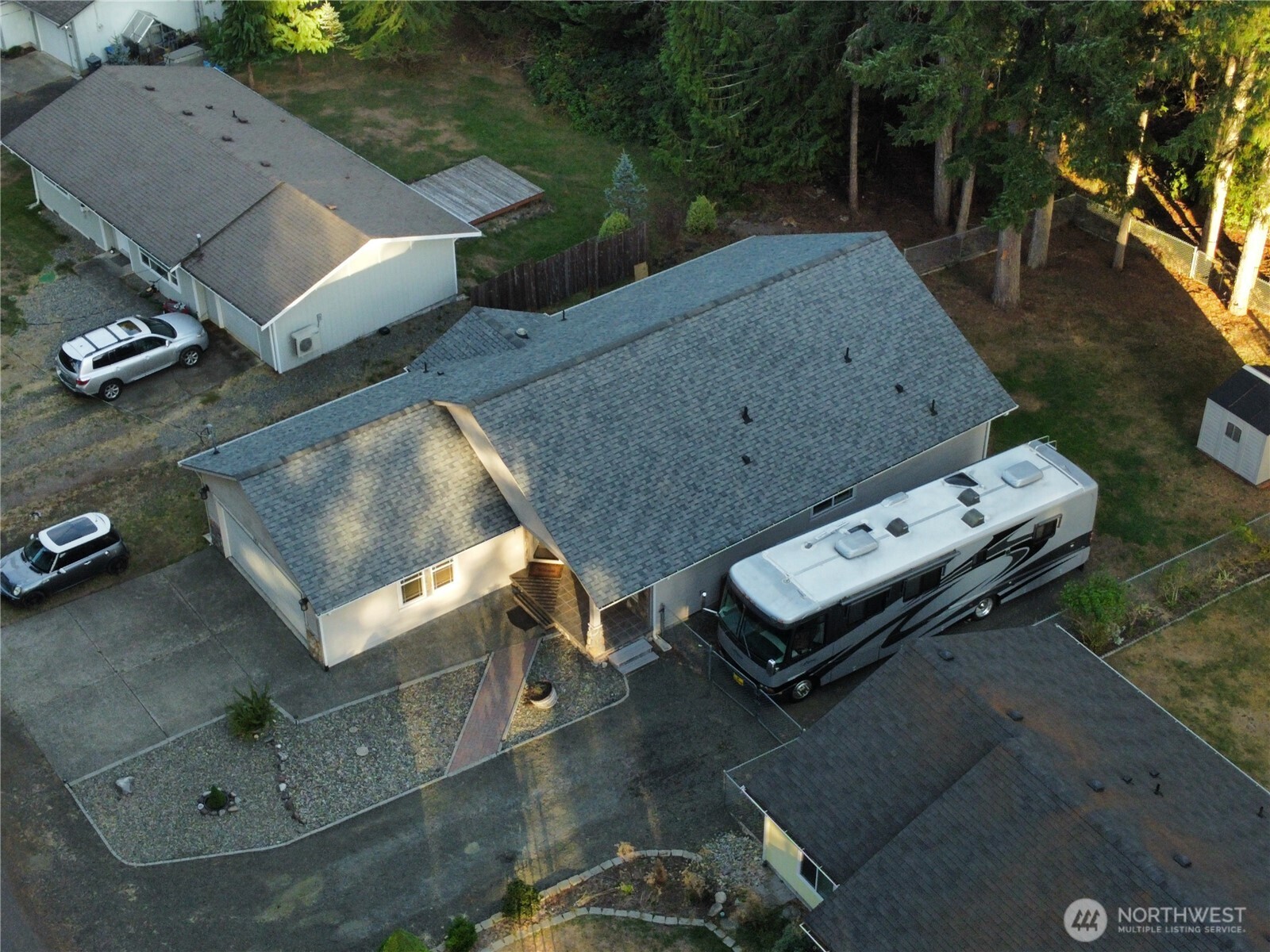 121 East Stavis Road Shelton, WA 98584 - Photo 33 of 35 an aerial view of a backyard with table and chairs