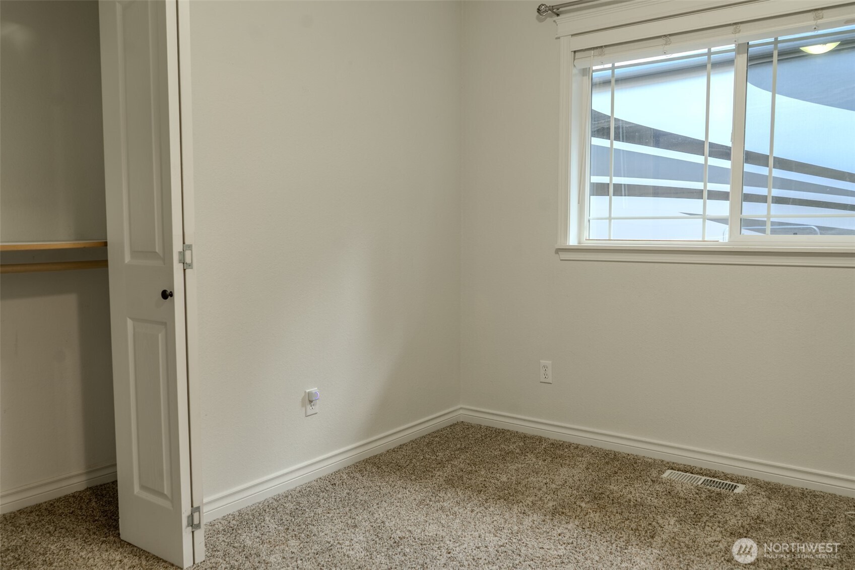 121 East Stavis Road Shelton, WA 98584 - Photo 10 of 35 a room that has a window in it