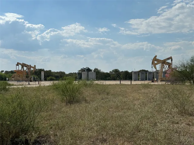 $199,900 | 506 South Colorado Street, Flatonia, TX 78941